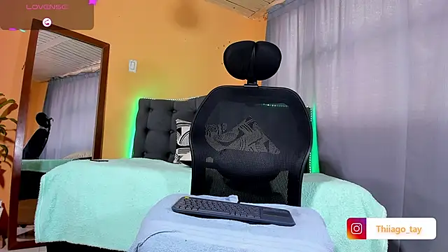 Snapshot of Thhiago_tay chatting on 03-14-25, 02:19 Thhiago tay online show from 03-14-25, 02:19