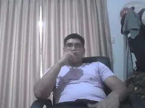 estudiante69 online show from 10-13-25, 10:54