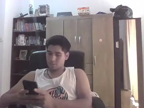 estudiante69 online show from 02-28-25, 05:26