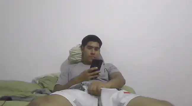 estudiante69 online show from 02-24-25, 03:23