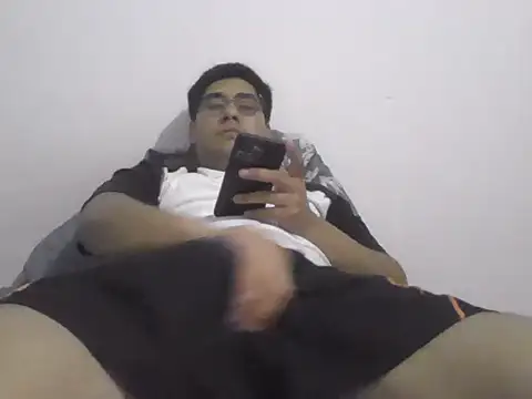 estudiante69 online show from 10-26-25, 05:41