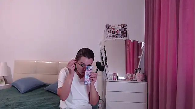 Snapshot of MiraMiss chatting on 06-21-26, 07:36 MiraMiss online show from 06-21-26, 07:36