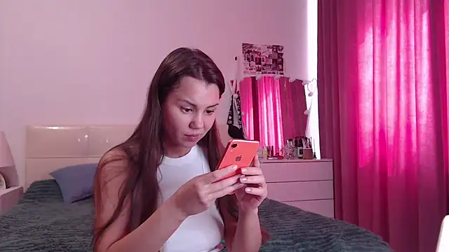 Snapshot of MiraMiss chatting on 06-17-26, 06:24 MiraMiss online show from 06-17-26, 06:24