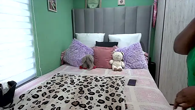 SexyEbony37X online show from 04-23-26, 06:20