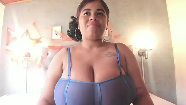 Snapshot of MeridaLane chatting on 10-18-25, 01:46 MeridaLane online show from 10-18-25, 01:46