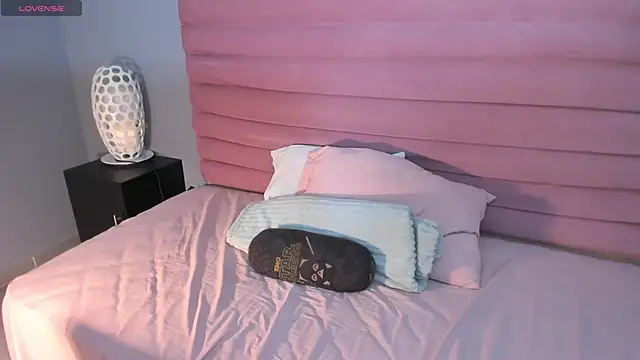 Snapshot of RAVENDIPAUL chatting on 10-18-25, 12:34 RAVENDIPAUL online show from 10-18-25, 12:34