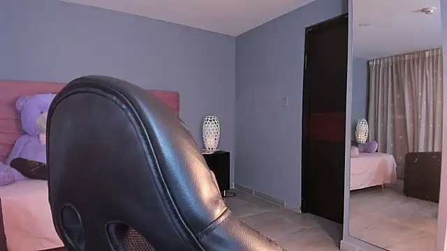 Snapshot of RAVENDIPAUL chatting on 09-18-25, 03:09 RAVENDIPAUL online show from 09-18-25, 03:09