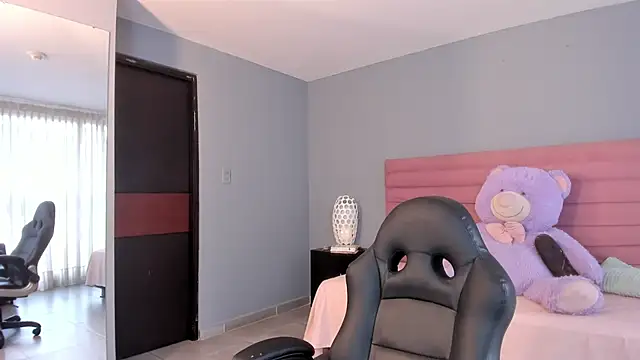 Snapshot of RAVENDIPAUL chatting on 09-30-25, 11:49 RAVENDIPAUL online show from 09-30-25, 11:49