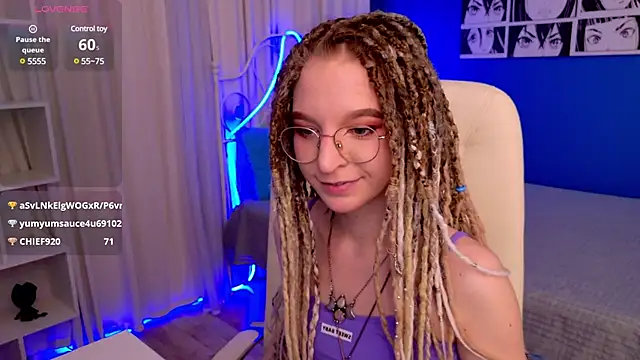 Snapshot of VioletShine chatting on 03-01-25, 04:54 VioletShine online show from 03-01-25, 04:54