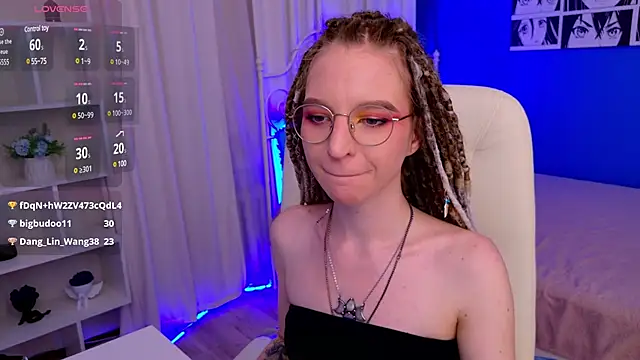 Snapshot of VioletShine chatting on 02-06-25, 01:32 VioletShine online show from 02-06-25, 01:32