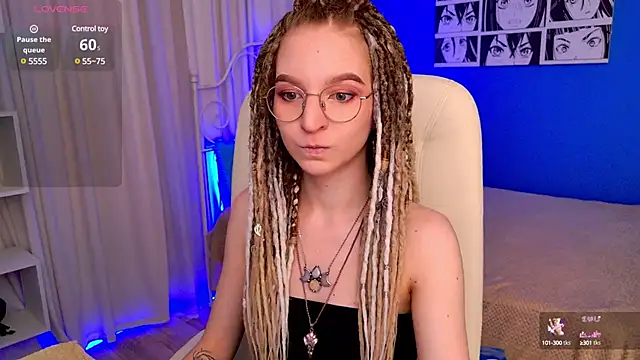 Snapshot of VioletShine chatting on 03-15-25, 02:45 VioletShine online show from 03-15-25, 02:45