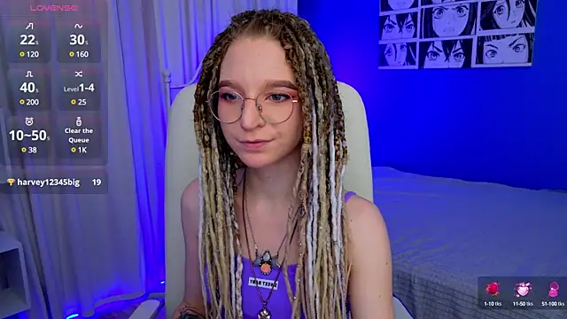 Snapshot of VioletShine chatting on 03-06-25, 02:40 VioletShine online show from 03-06-25, 02:40