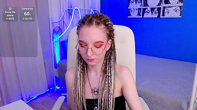 Snapshot of VioletShine chatting on 01-22-25, 02:35 VioletShine online show from 01-22-25, 02:35