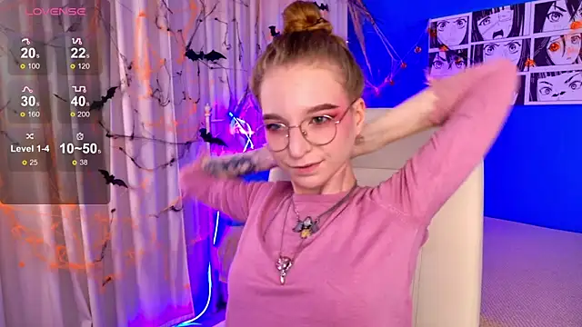 Snapshot of VioletShine chatting on 10-22-25, 12:26 VioletShine online show from 10-22-25, 12:26