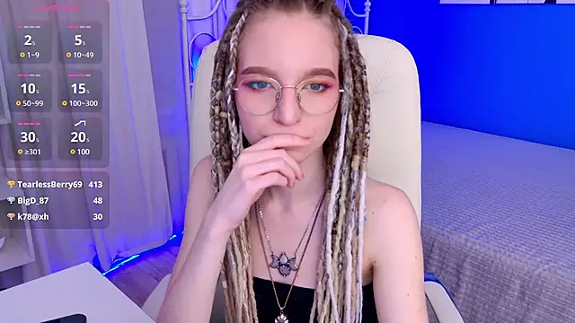 Snapshot of VioletShine chatting on 01-22-25, 06:10 VioletShine online show from 01-22-25, 06:10
