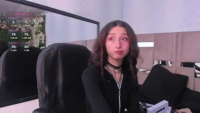 Snapshot of Queenjenn__ chatting on 02-01-25, 02:45 Queenjenn   online show from 02-01-25, 02:45