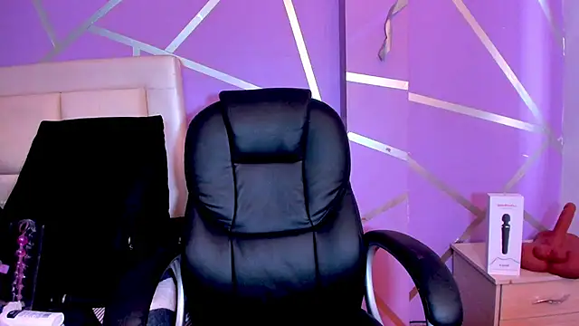 Snapshot of Queenjenn__ chatting on 01-29-25, 05:02 Queenjenn   online show from 01-29-25, 05:02