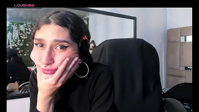 Snapshot of Queenjenn__ chatting on 02-13-25, 03:24 Queenjenn   online show from 02-13-25, 03:24