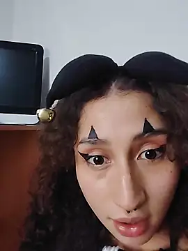 Queenjenn   online show from 10-31-25, 07:05