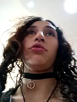 Snapshot of Queenjenn__ chatting on 02-04-25, 02:21 Queenjenn   online show from 02-04-25, 02:21