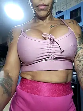 Snapshot of Alison_fitness chatting on 04-18-26, 01:30 Alison fitness online show from 04-18-26, 01:30
