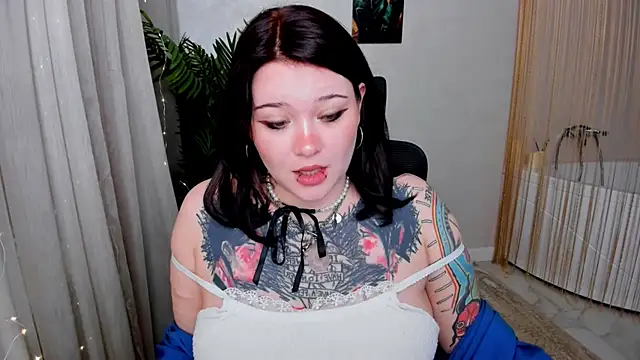 MoonLghte online show from 03-18-25, 12:39