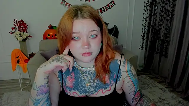 MoonLghte online show from 10-21-25, 07:57