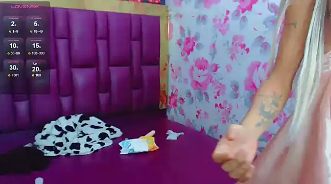 Luna and valery online show from 12-21-24, 09:33