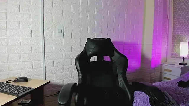 Snapshot of sweet_kitty0110 chatting on 11-15-25, 08:35 sweet kitty0110 online show from 11-15-25, 08:35