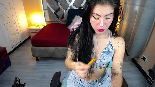 Snapshot of Kate_Laurence_ chatting on 02-25-25, 09:26 Kate Laurence online show from 02-25-25, 09:26