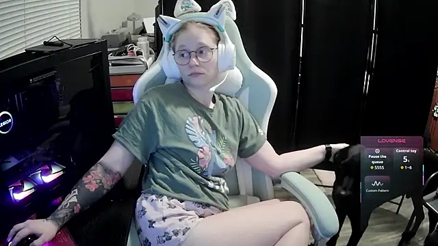 LilyFoxxx online show from 07-08-26, 05:08