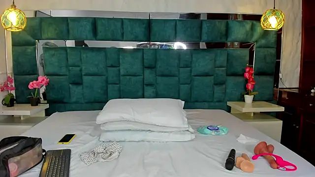 valtira nova online show from 11-26-25, 06:41