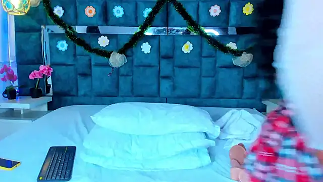 valtira nova online show from 12-20-25, 07:17