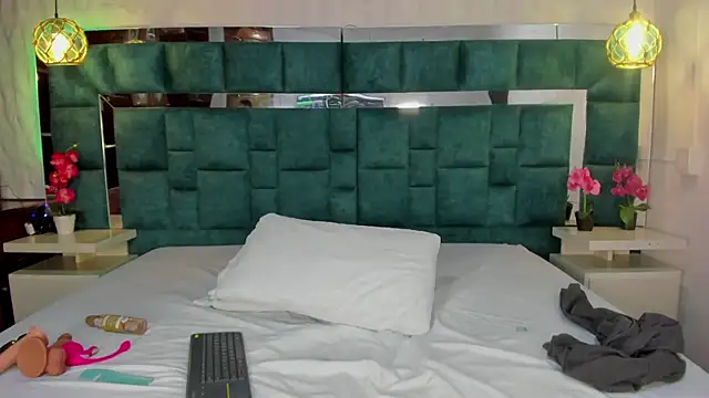 valtira nova online show from 09-25-25, 07:20