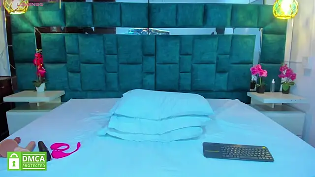 valtira nova online show from 11-18-25, 06:44