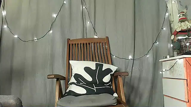 Snapshot of Skinnyshiny_boy chatting on 01-21-25, 05:27 Skinnyshiny boy online show from 01-21-25, 05:27
