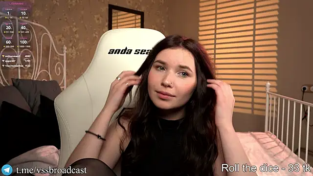 Snapshot of Hidden_boobs chatting on 12-20-24, 04:25 Hidden boobs online show from 12-20-24, 04:25