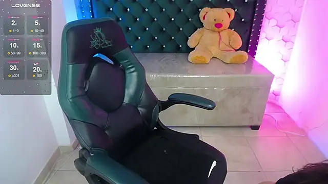 Sofi hot 4m online show from 09-20-25, 02:00