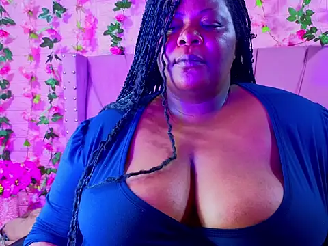 Snapshot of rocio_bbw_ chatting on 10-13-25, 11:27 rocio bbw online show from 10-13-25, 11:27