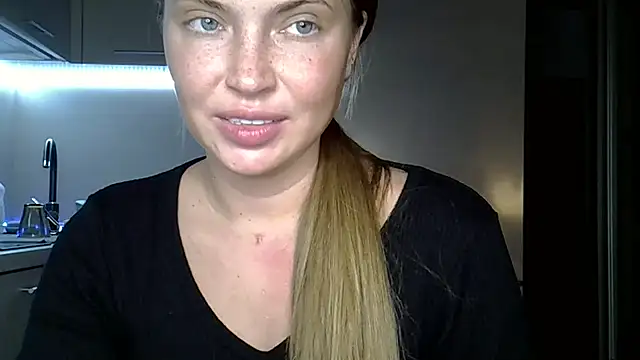 Lucky Anna online show from 12-20-25, 10:23