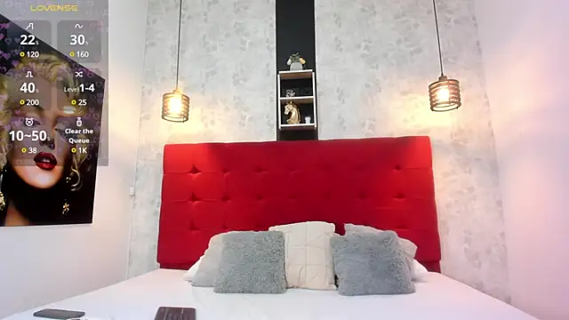 Snapshot of SilvannaFit chatting on 03-22-25, 11:42 SilvannaFit online show from 03-22-25, 11:42