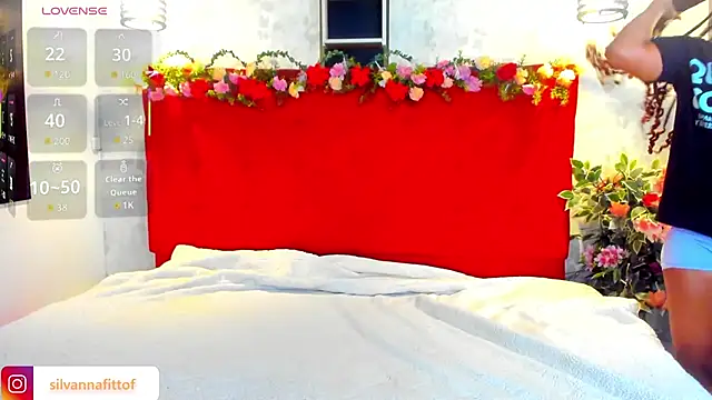 Snapshot of SilvannaFit chatting on 03-12-26, 11:36 SilvannaFit online show from 03-12-26, 11:36