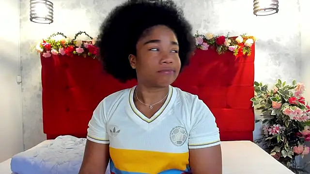 Snapshot of SilvannaFit chatting on 04-12-26, 09:01 SilvannaFit online show from 04-12-26, 09:01