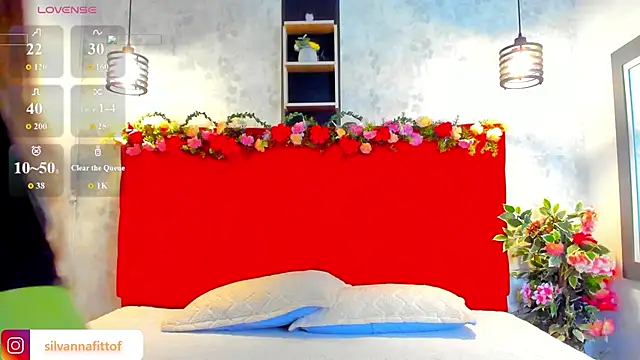 Snapshot of SilvannaFit chatting on 02-17-26, 11:51 SilvannaFit online show from 02-17-26, 11:51