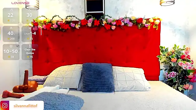 Snapshot of SilvannaFit chatting on 03-19-26, 11:43 SilvannaFit online show from 03-19-26, 11:43