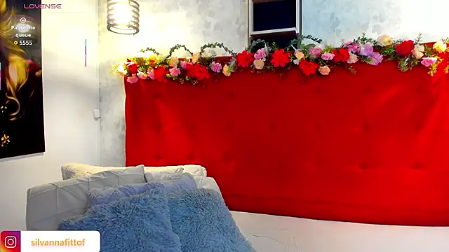 Snapshot of SilvannaFit chatting on 01-16-26, 11:47 SilvannaFit online show from 01-16-26, 11:47