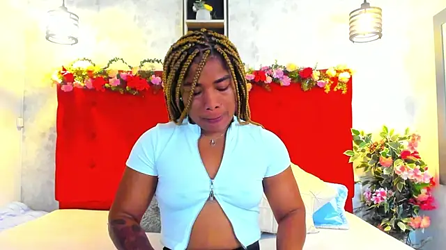 Snapshot of SilvannaFit chatting on 02-21-26, 09:00 SilvannaFit online show from 02-21-26, 09:00