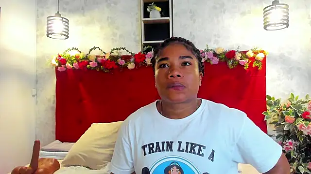 Snapshot of SilvannaFit chatting on 04-06-26, 11:55 SilvannaFit online show from 04-06-26, 11:55