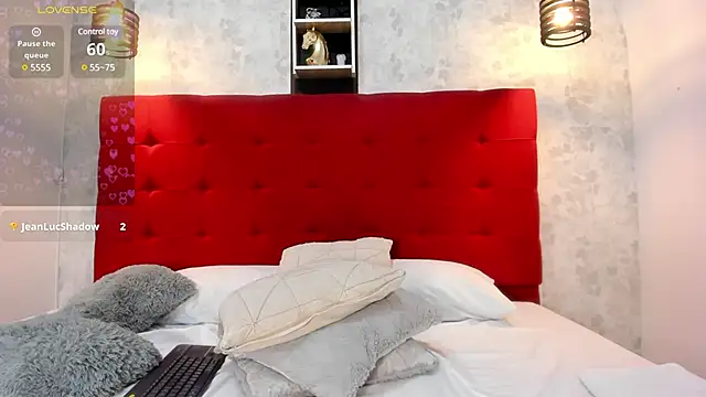 Snapshot of SilvannaFit chatting on 03-22-25, 02:47 SilvannaFit online show from 03-22-25, 02:47
