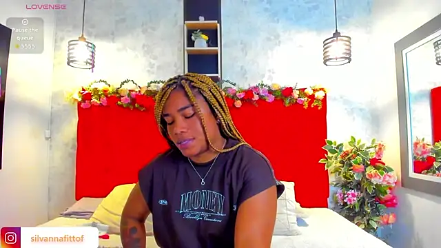 Snapshot of SilvannaFit chatting on 02-16-26, 12:04 SilvannaFit online show from 02-16-26, 12:04